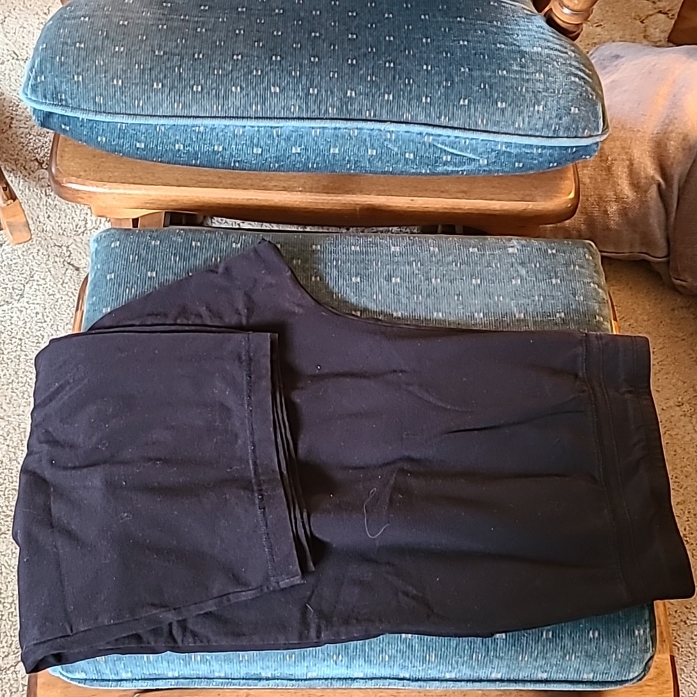 Black knit capris